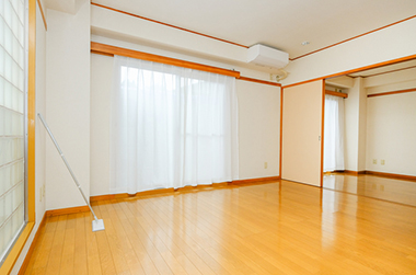 お片づけ後の清掃サービス 説明イメージ(片付いた部屋)