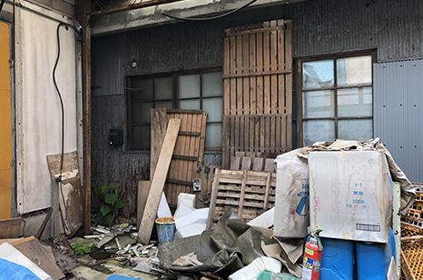 ゴミ屋敷の清掃 説明イメージ(ゴミ屋敷外観)